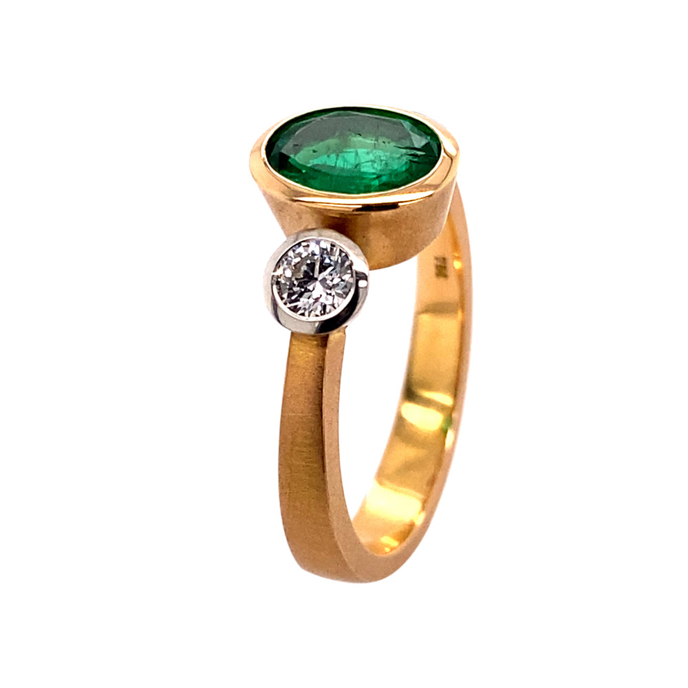 Ring Tres aus Rotgold und Platin mit Smaragd und Diamant