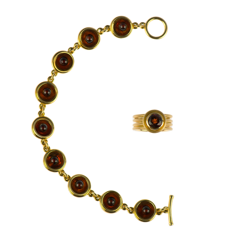 Armschmuck Granatkugeln aus Gelbgold mit Granat und Brillant