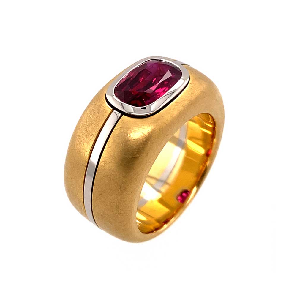 Ring Rubin aus Gelbgold und Platin mit Rubin