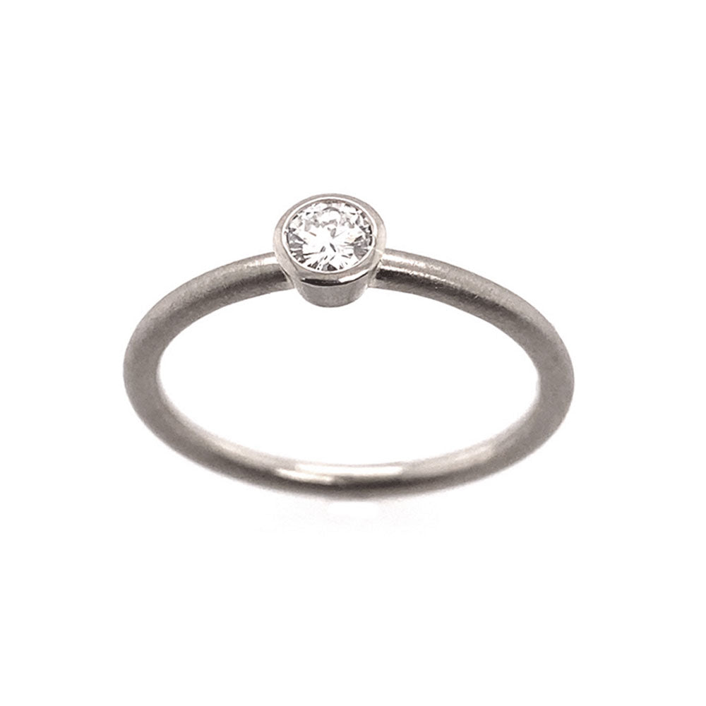 Ring Feiner Solitär aus Weißgold mit Diamant