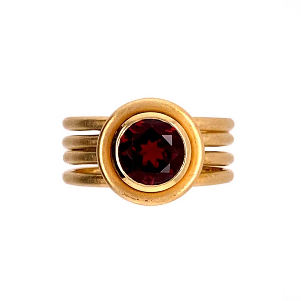 Ring Quadro aus Gelbgold mit Granat