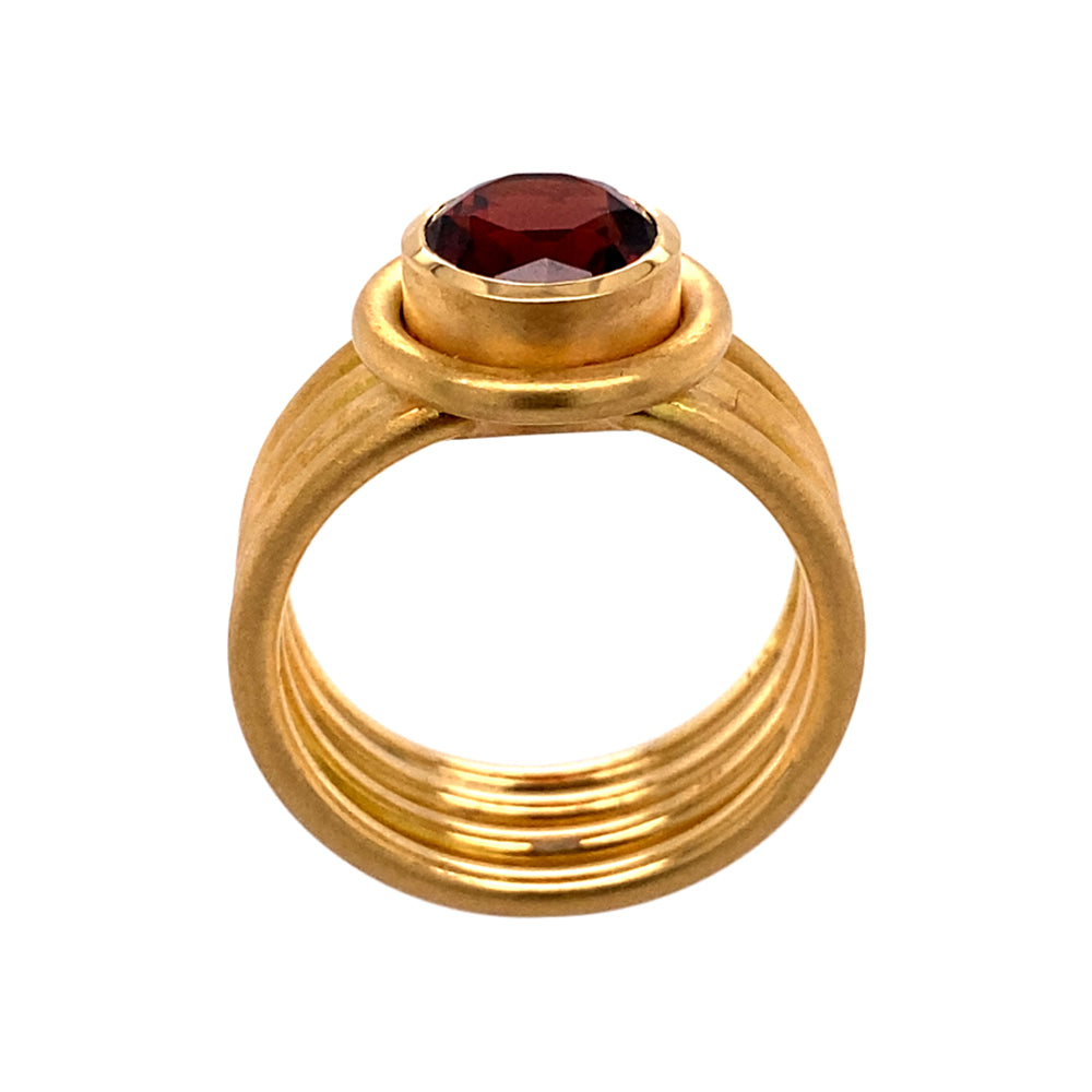 Ring Quadro aus Gelbgold mit Granat