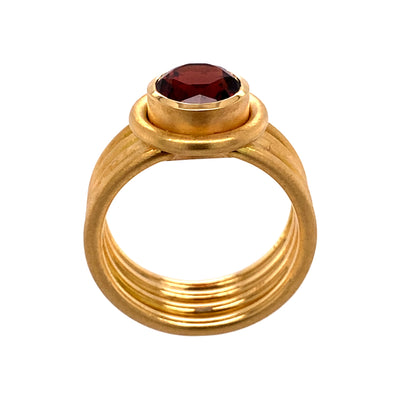 Ring Quadro aus Gelbgold mit Granat