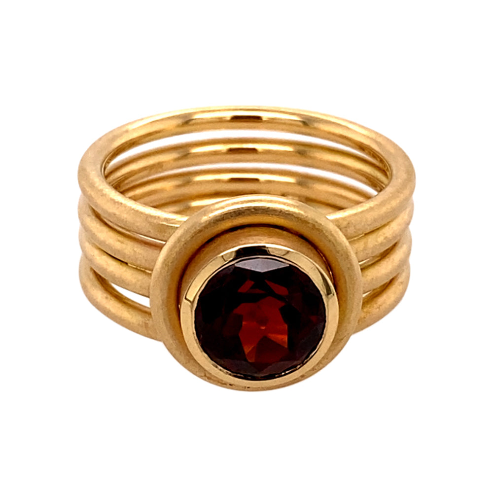 Ring Quadro aus Gelbgold mit Granat