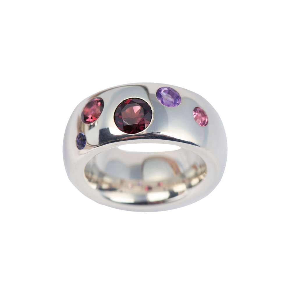 Ring Farbenspiel rot aus Silber mit Granat, Amethyst und Saphir