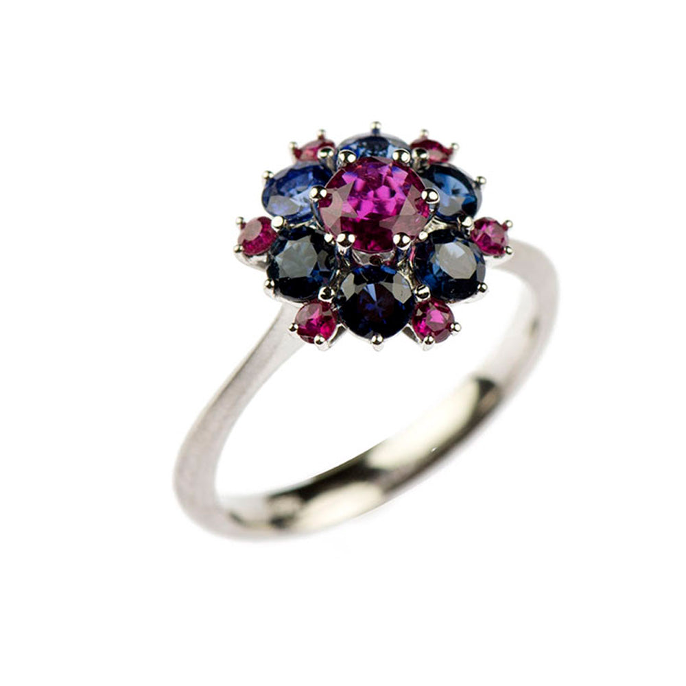 Ring Cassis aus Weißgold mit Rubin und Saphir