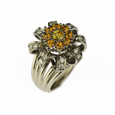 Ring Seventies two aus Weißgold mit Diamant, Mandaringranat und Saphir