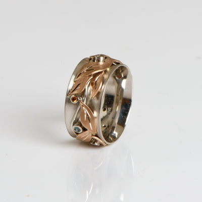 Ring Zauberwald aus Platin und Gold mit Saphir, Rubin und Brillanten