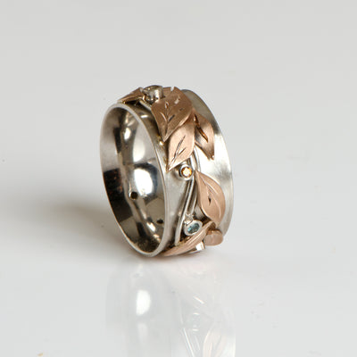 Ring Zauberwald aus Platin und Gold mit Saphir, Rubin und Brillanten